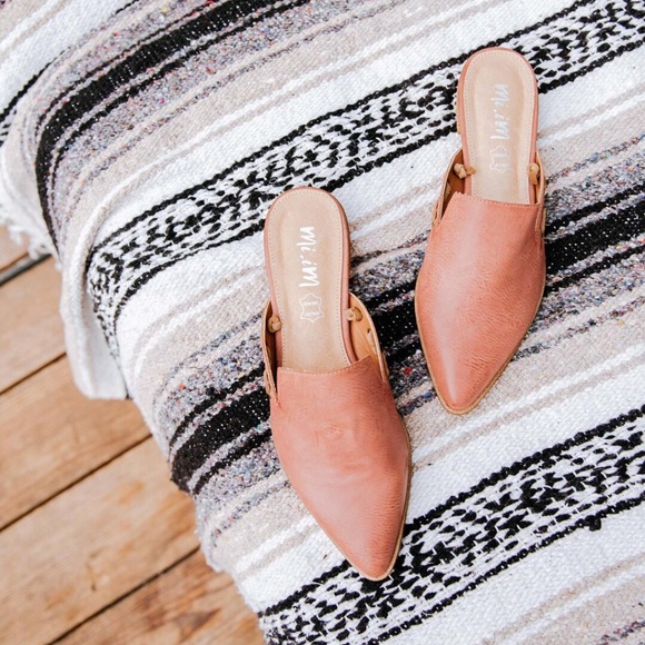Mi.iM Shoes - Mi.iM | 'Taylor' Pointed-Toe Leather Mules